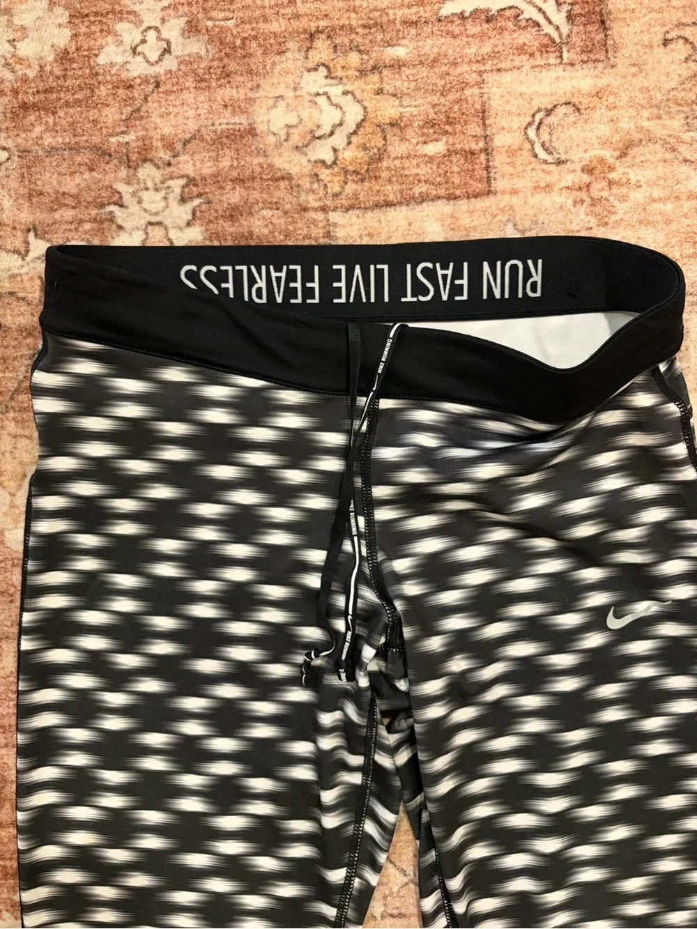 Nike Black & White Patterned Women's Athletic Leggings